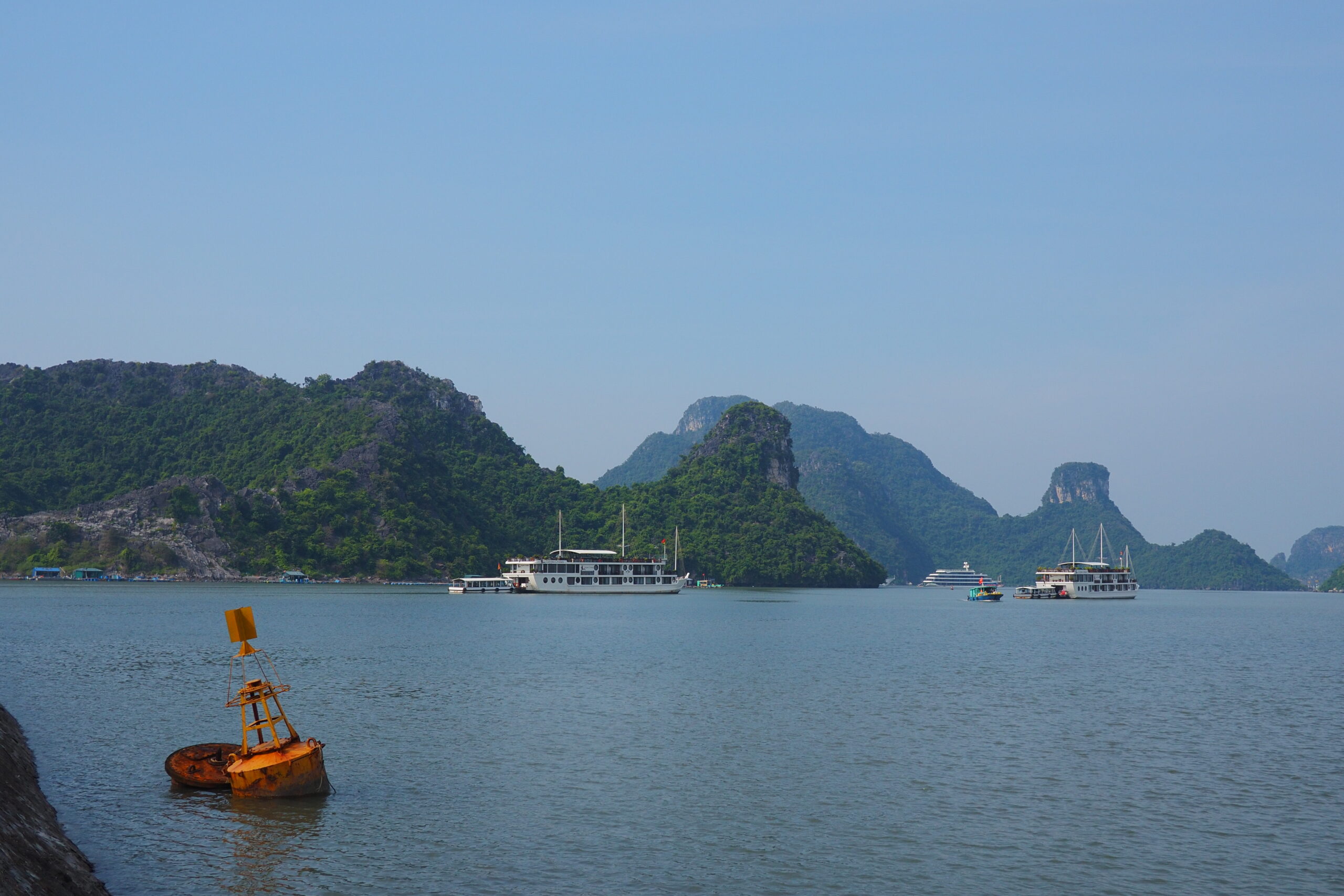 Island scenery around Cát Bà
